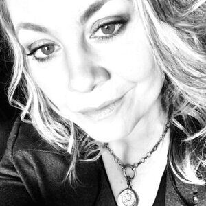 Meet your Posher, Traci